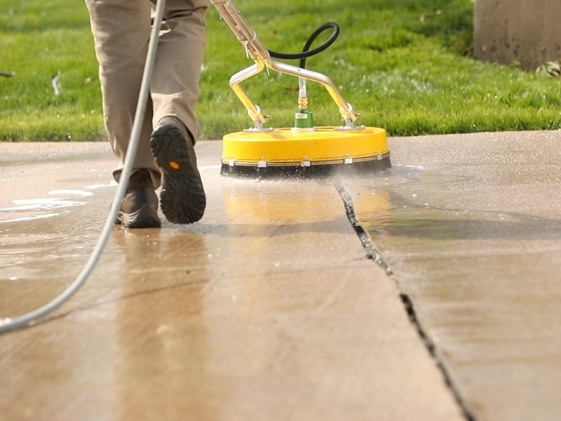 Outdoor dirty floor cleaning